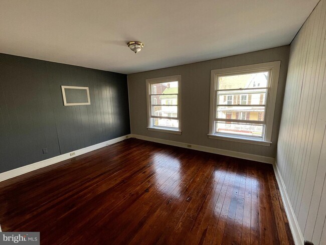 Building Photo - 524 N Mulberry St