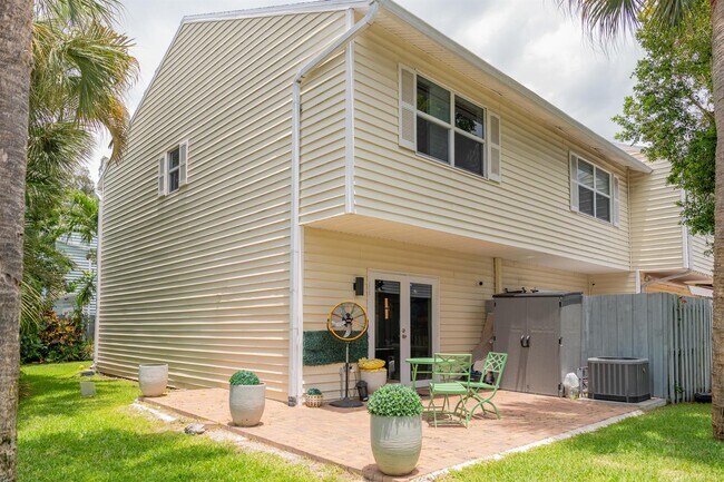 Photo - Northeast 15th Avenue, Fort Lauderdale, FL 33305 - 2 BR 1.5 BA townhouse