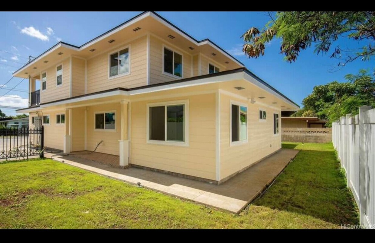 Primary Photo - 84-160-160 Jade St