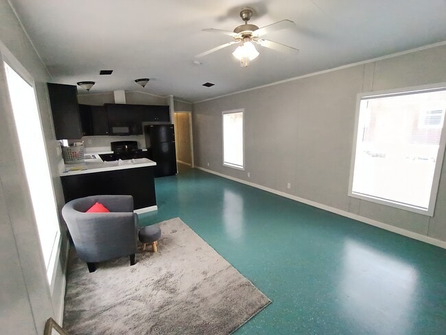 Building Photo - 9 Deerwood Park