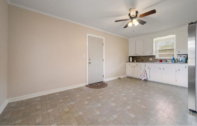 Building Photo - 705 Woodmont Cir