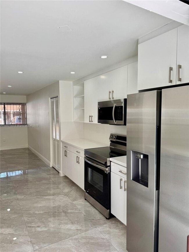 Foto del edificio - 2740 W 61st St