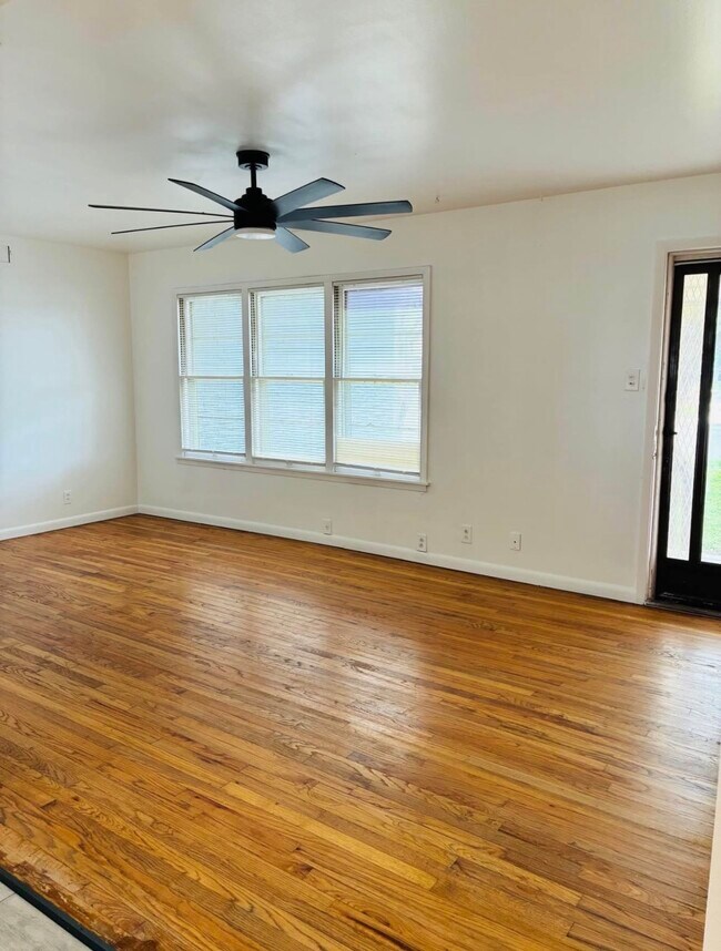 Foto del edificio - 1114 Belmeade Dr