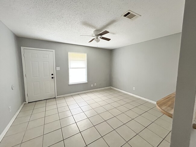 Building Photo - 2509 S Belair Dr