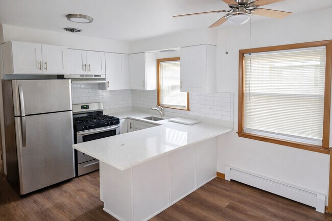 Foto del edificio - 5834 W Montrose Ave