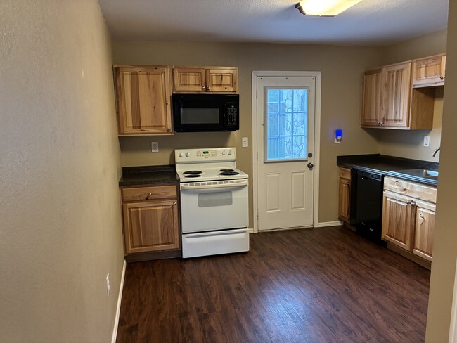 Kitchen - 1109 Cedar Dr