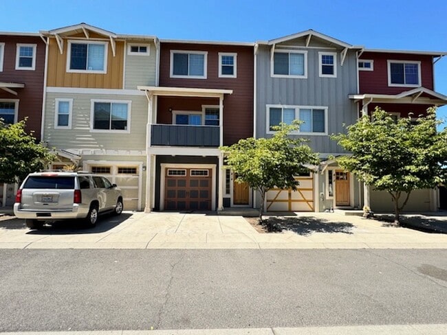 Building Photo - 3 LEVEL CONDO W/ UPGRADES, GARAGE/ FENCED ...