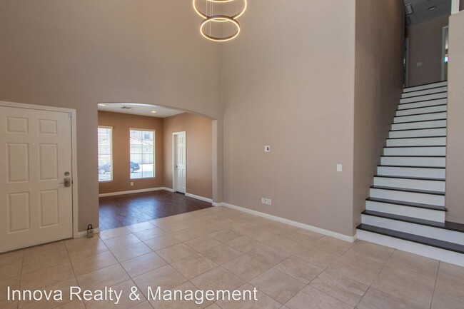 Building Photo - 5 br, 3 bath House - 5525 Grey Pointe St