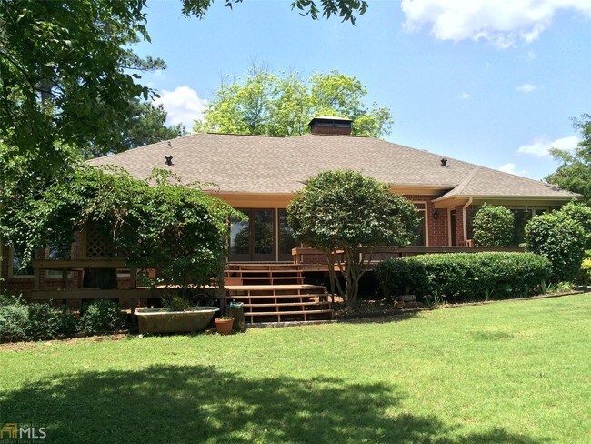 Foto del edificio - 2385 White Rd NE