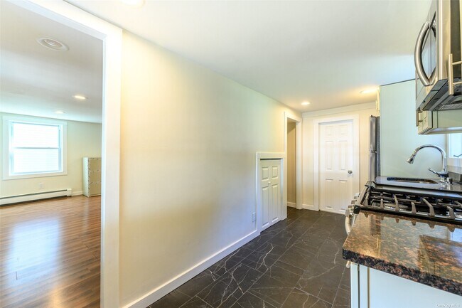 Building Photo - 302 Pine Hollow Rd