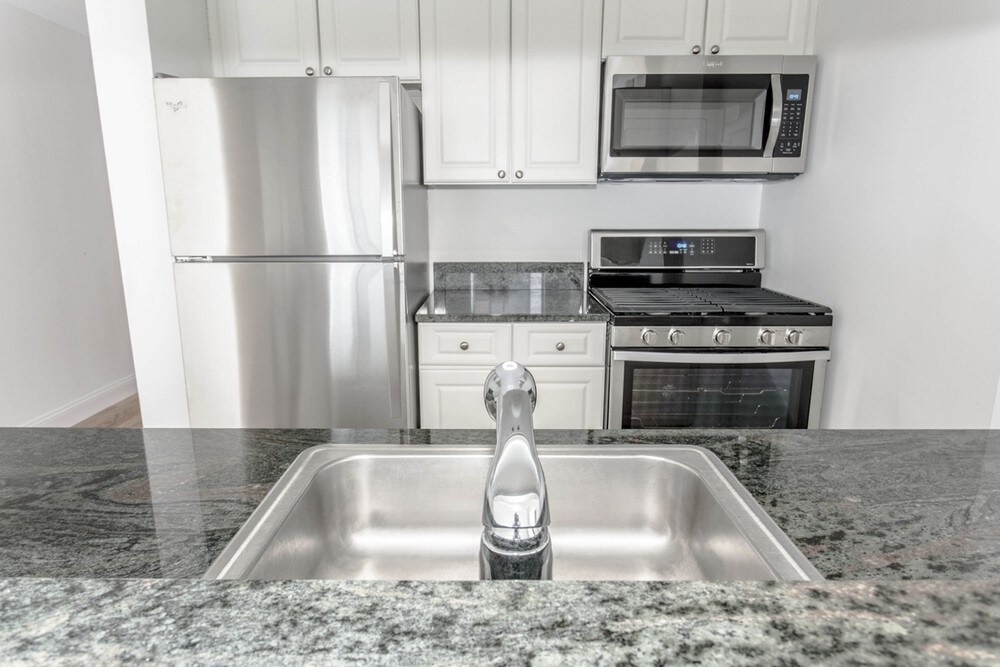 Primary Photo - 240 W 48th St