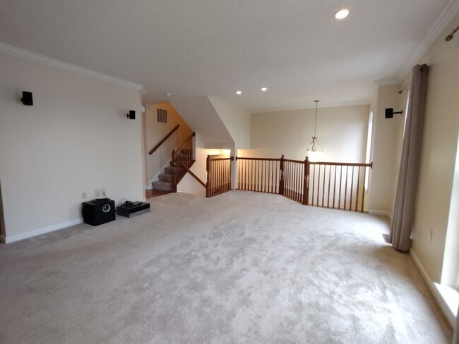 Foto del edificio - Large 3 Bedroom 2.5 Bathroom Townhouse wit...