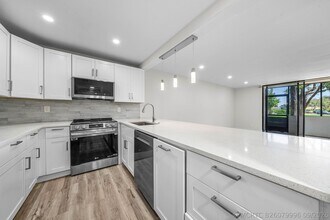 Building Photo - 5190 Las Verdes Cir