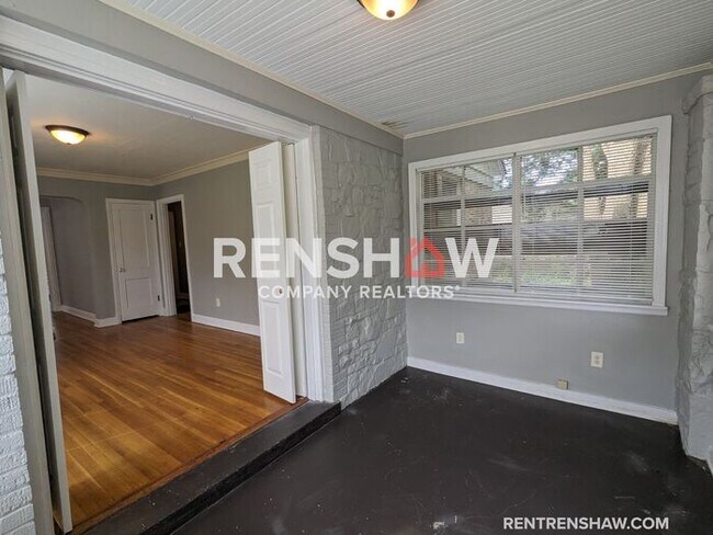 Building Photo - Historic Longview Heights Neighborhood of ...