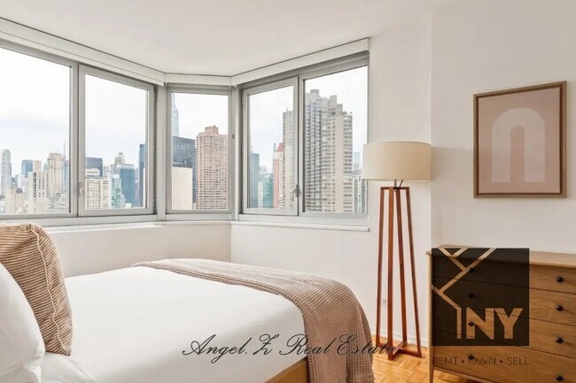 Foto del edificio - 349 W 34th St.