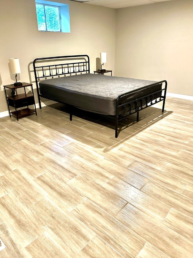 Building Photo - Move-In Ready Room Rental - PRIVATE BATH – No Deposit, Quick Approvals!