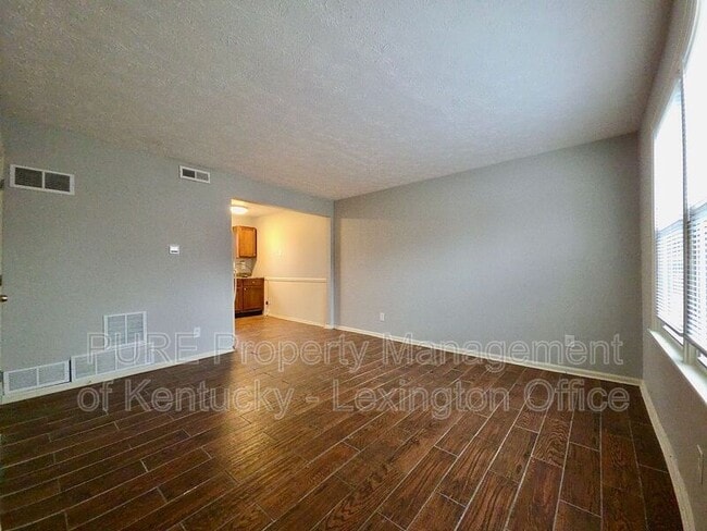 Foto del edificio - 305 Lake St