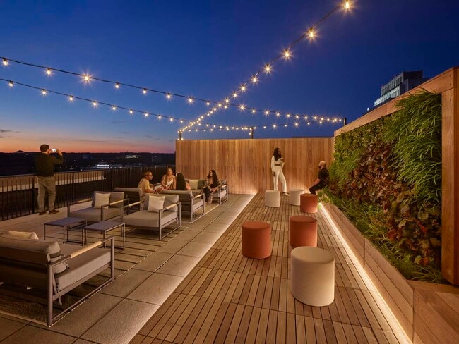 Building Photo - 101 dupont place