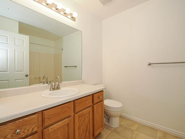 Building Photo - 4 Bedroom, 3.5 bathroom