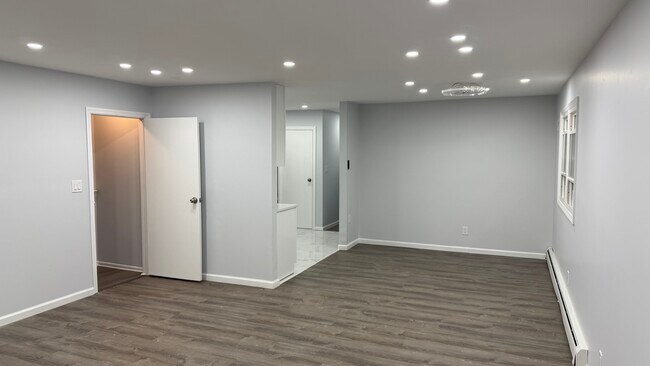 Building Photo - 627 Avenue E