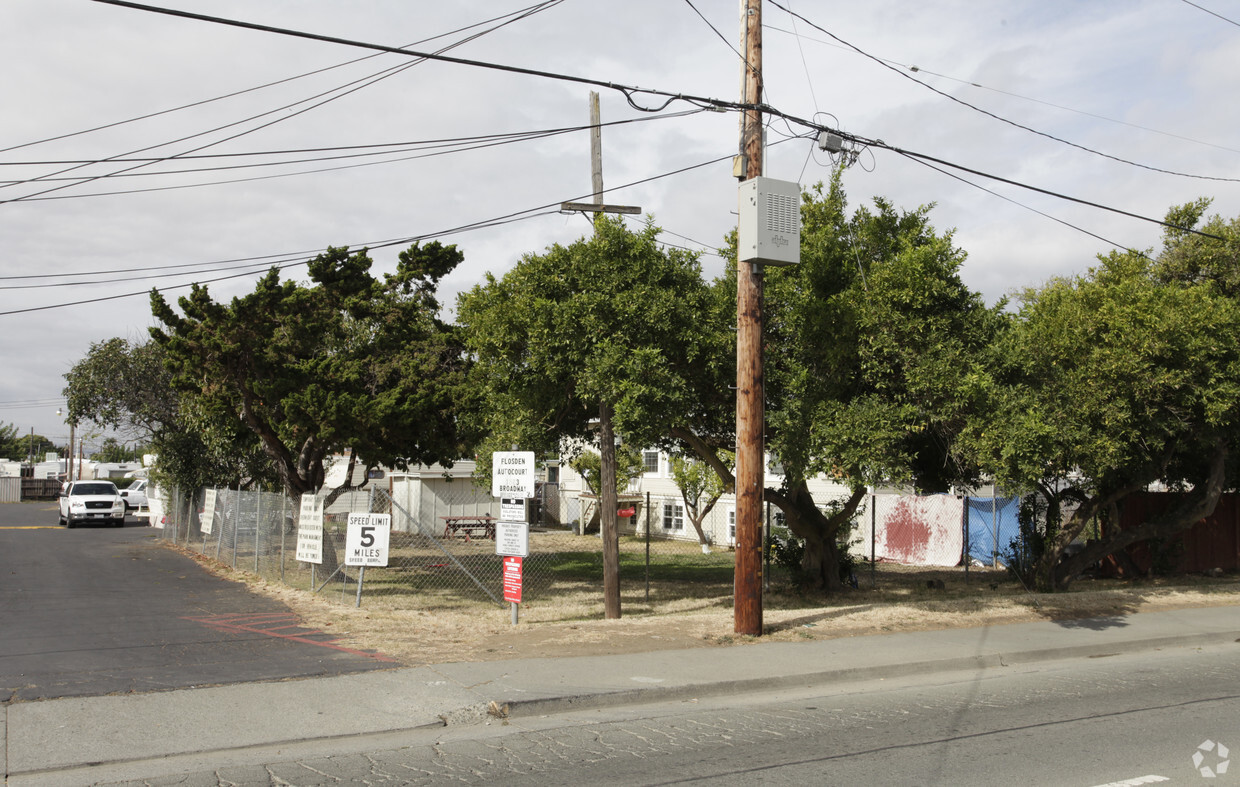 Building Photo - Vallejo Bay Mobile Home Park