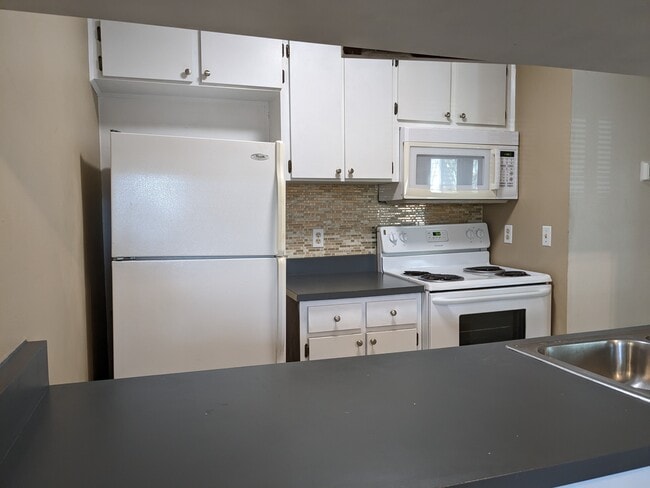 Building Photo - 527 S Lincoln Ave