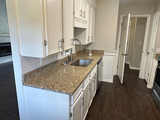 Building Photo - 219 Concourse Dr