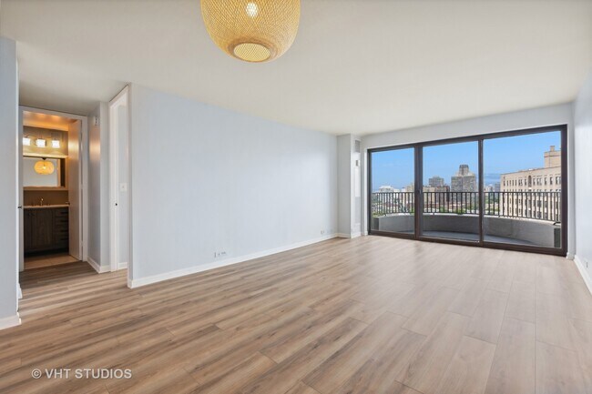 Building Photo - 2020 N Lincoln Park W