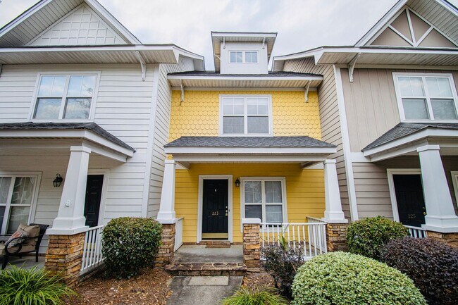 Foto del edificio - Discover comfortable living in Hampton Forest — a charming 2 bedroom, 2.5 bath townhouse in Colum...