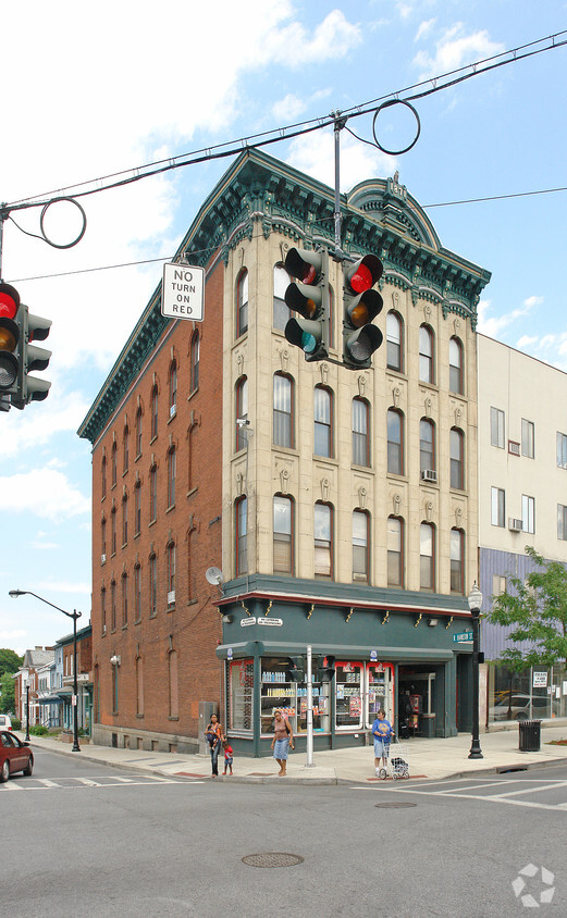 Primary Photo - 399 Main St