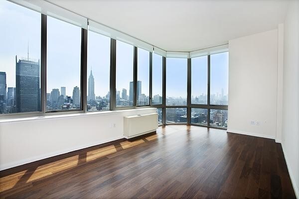 Building Photo - 2 bedroom in New York NY 10036