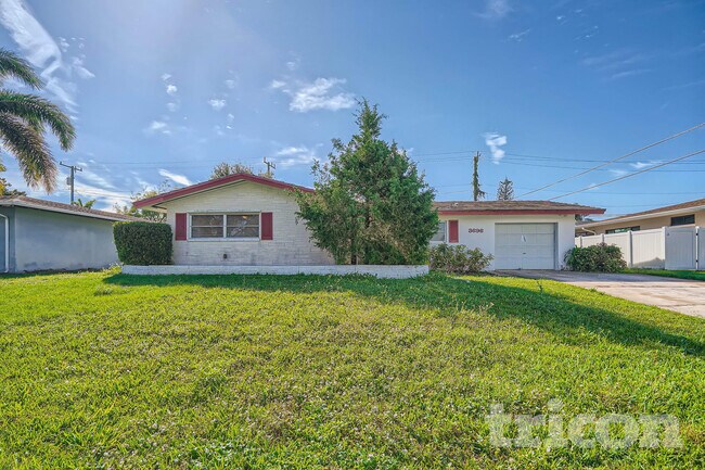 Building Photo - 3696 Dogwood Ave