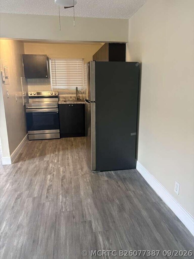 Foto del edificio - 5811 NW 17th Pl