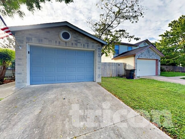 Building Photo - 7606 Chatsworth