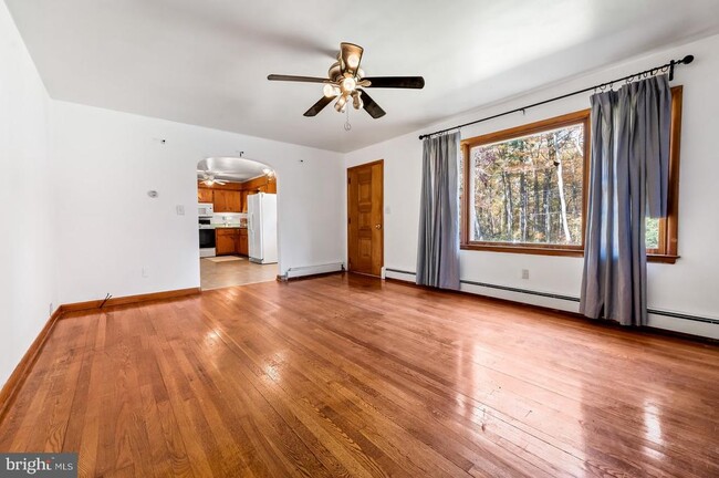 Foto del edificio - 16811 Ridge Rd