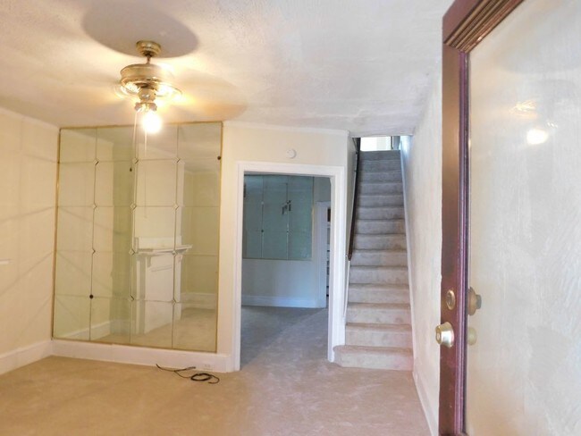 Building Photo - 545 N Paxon St