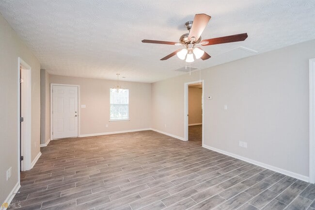 Building Photo - 610 Dove Cove
