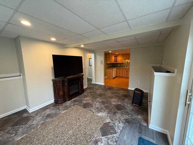 Foto del edificio - 36 Rock Brook Rd