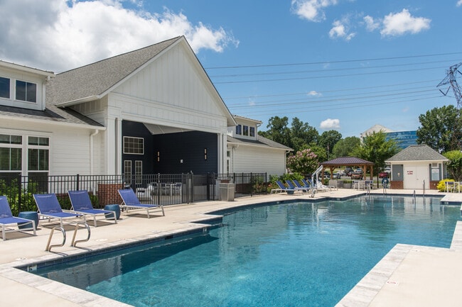 Building Photo - Commonwealth Apartments