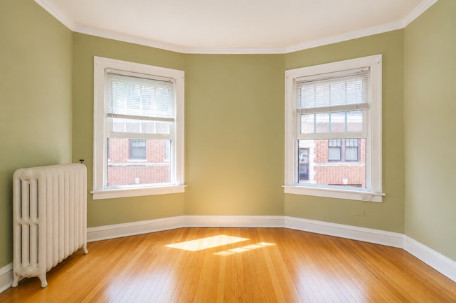 Building Photo - 2328 N Lincoln Park W