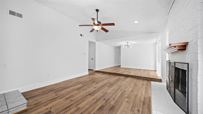 Building Photo - 23414 Canyon Lake Dr