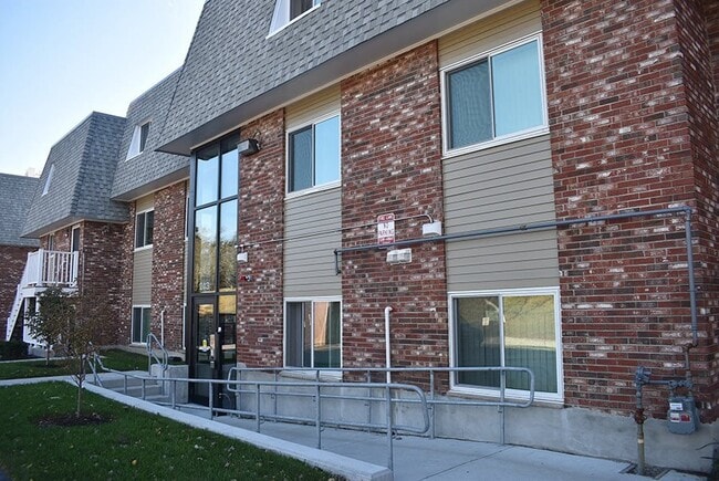Building Photo - 247 Garden St