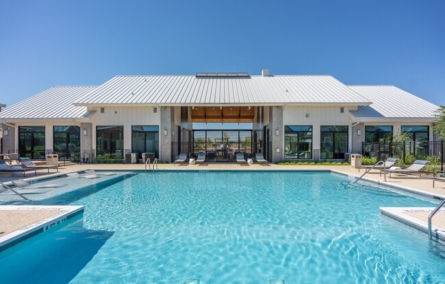 Building Photo - Avendale at The Colony