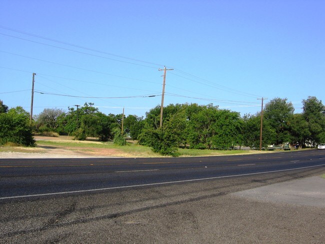 Foto del edificio - 1307 Mineral Wells Hwy