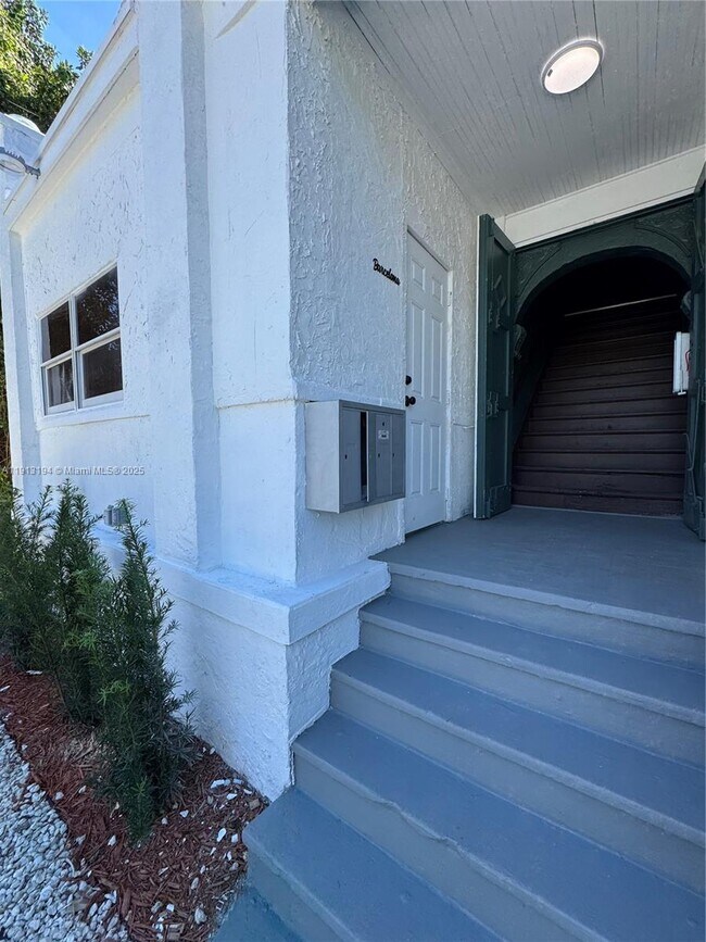 Foto del edificio - 4028 SW 11th St