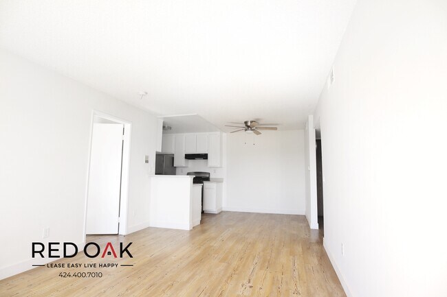 Foto del edificio - 11823 Victory Blvd