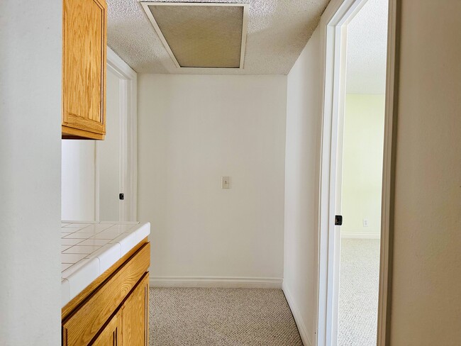 Building Photo - 2610 Huntington Dr