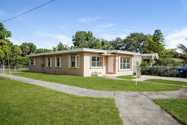 Foto del edificio - 9100 NW 3rd Ave