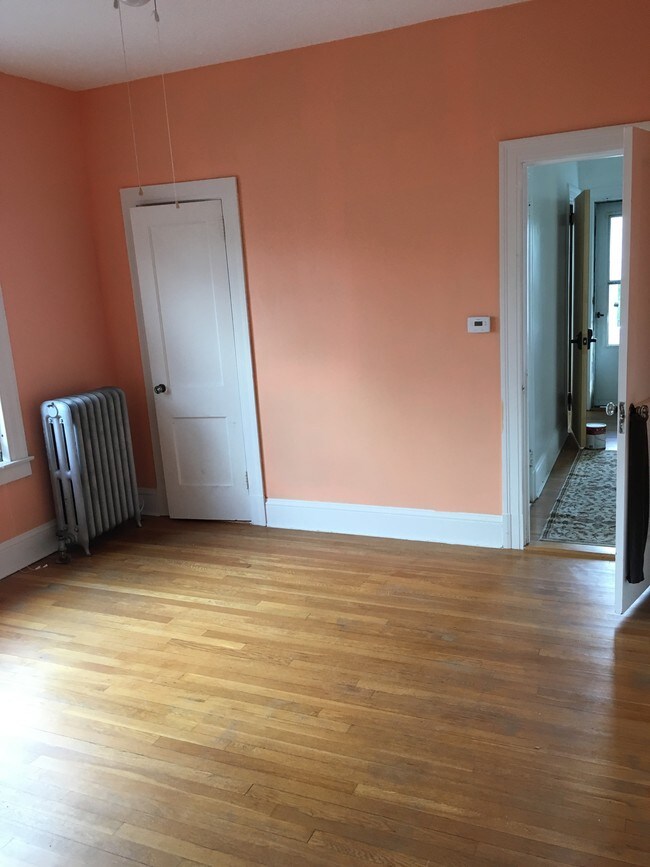 Foto del edificio - 271 Quaker Ln S