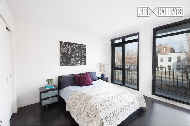 Foto del edificio - 145 Mcguinness Blvd